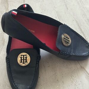 Tommy Hilfiger Black Flats with Classic Design